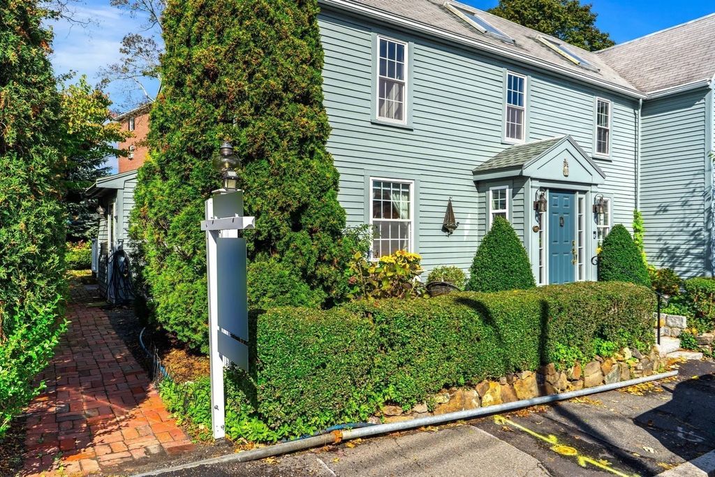 45 Prospect St #2, Marblehead