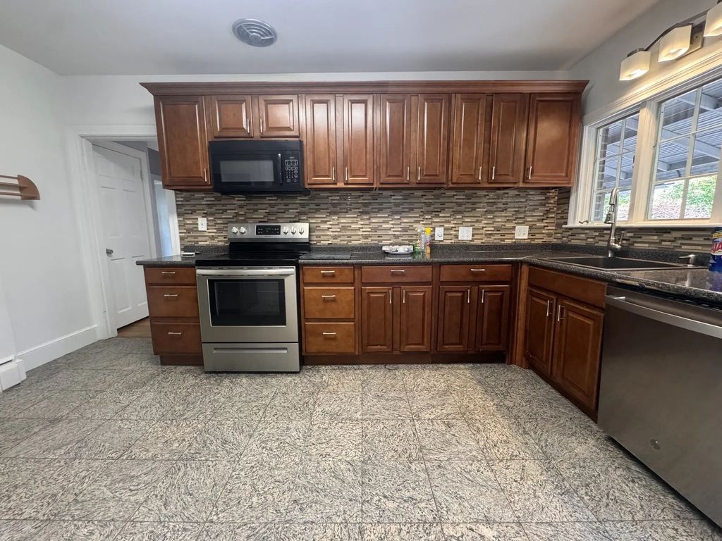 10-12 Webster St #1, Winchester