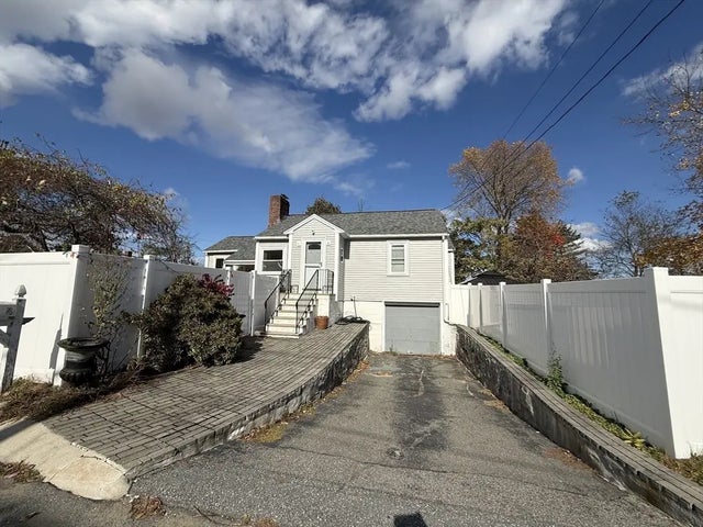 4 Junior Ave, Methuen