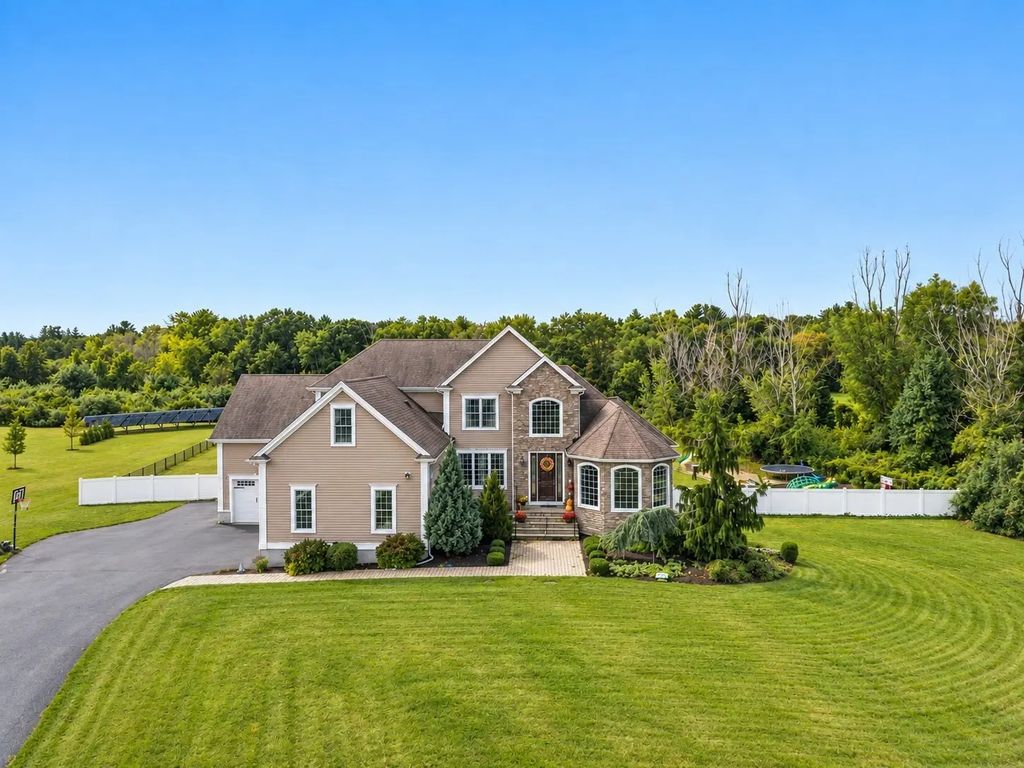 857 Main St, Dighton