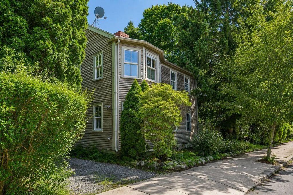 141 Hale St #2, Beverly
