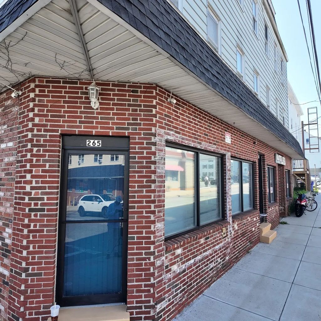 263-265 Rodman St, Fall River