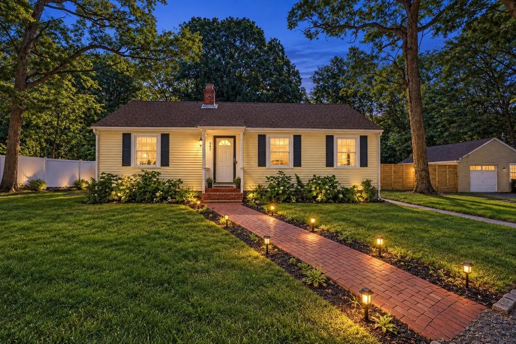 547 Tremont St, Rehoboth