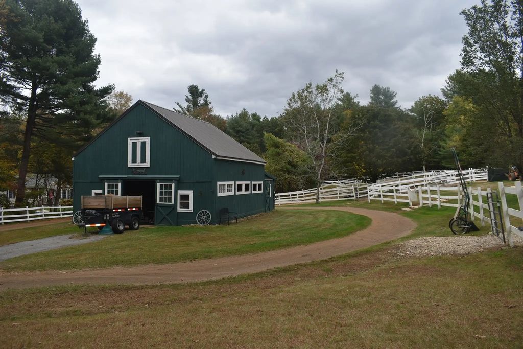 26 Mill Rd, North Brookfield