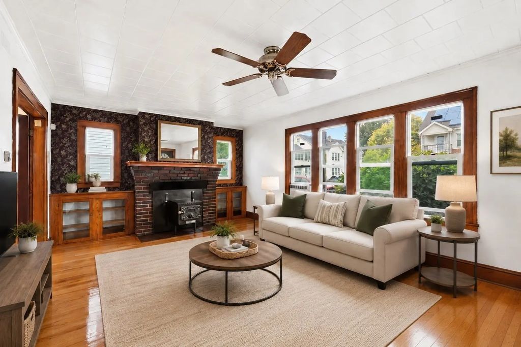 73 Santa Barbara St, Springfield