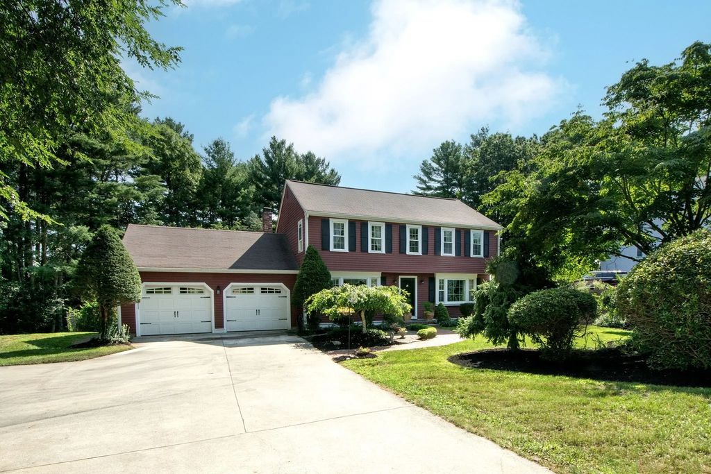 263 Edgewater Drive, Pembroke