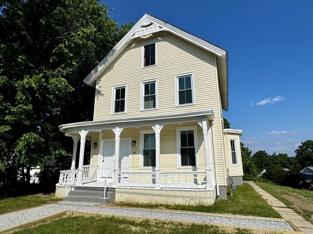 37 Oakes Ave, Southbridge