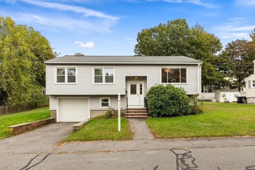12 Marion Ave, Beverly