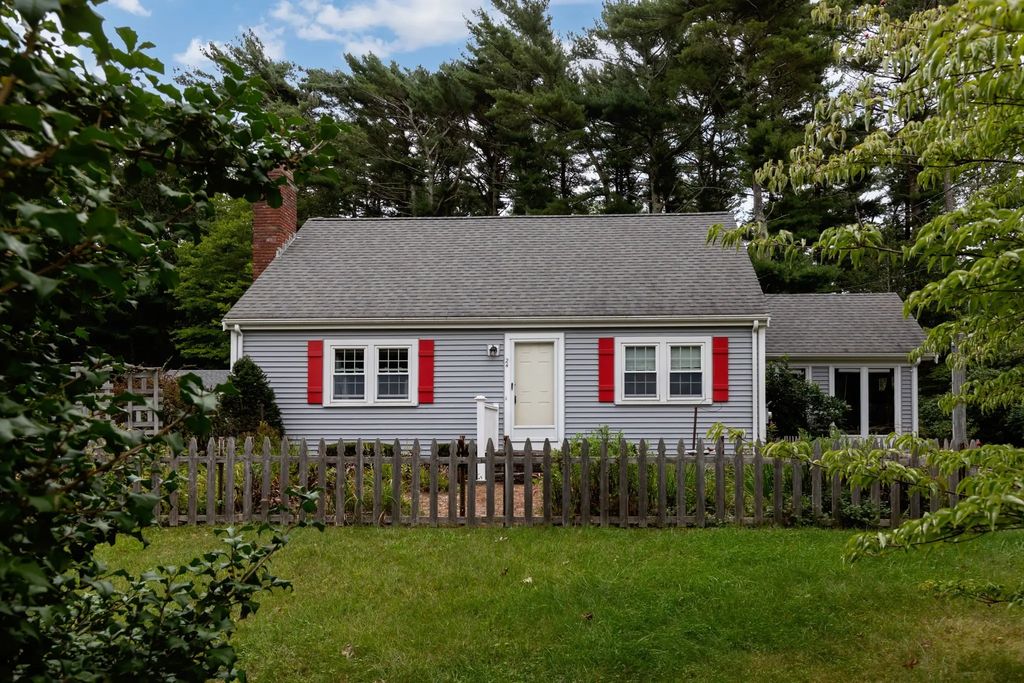 24 Fresh Pond Cir, Plymouth
