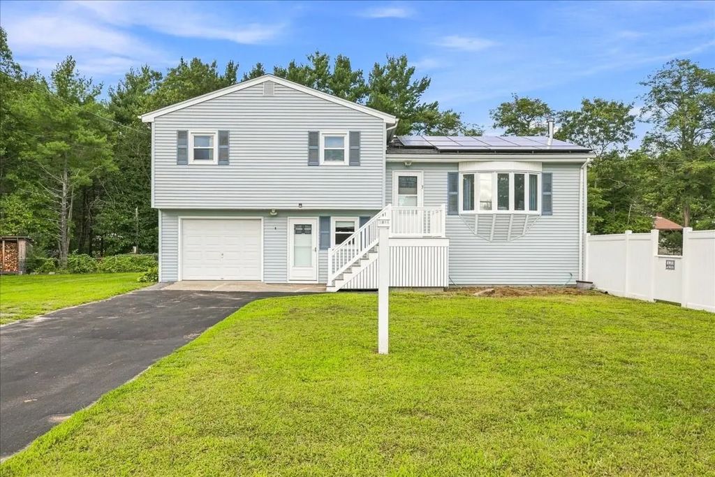 3 Charbonneau Ave, Lakeville