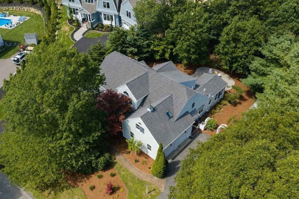 57 Mckenna Ridge Dr, Falmouth