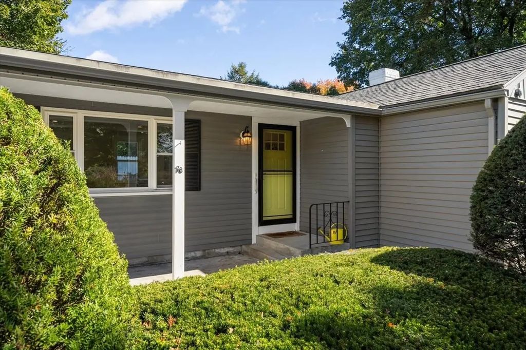 78 Salem End Lane, Framingham