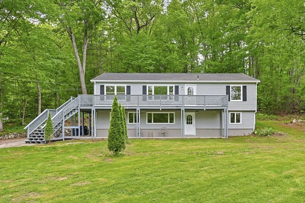 6 Bond Rd, Charlton
