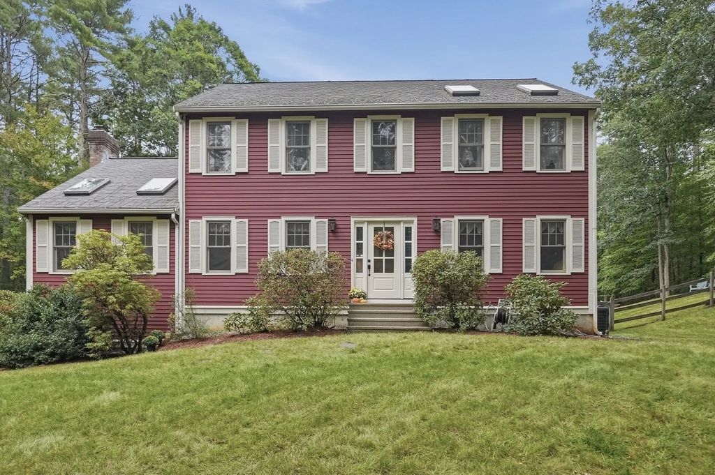 7 Trout Brook Way, Shirley