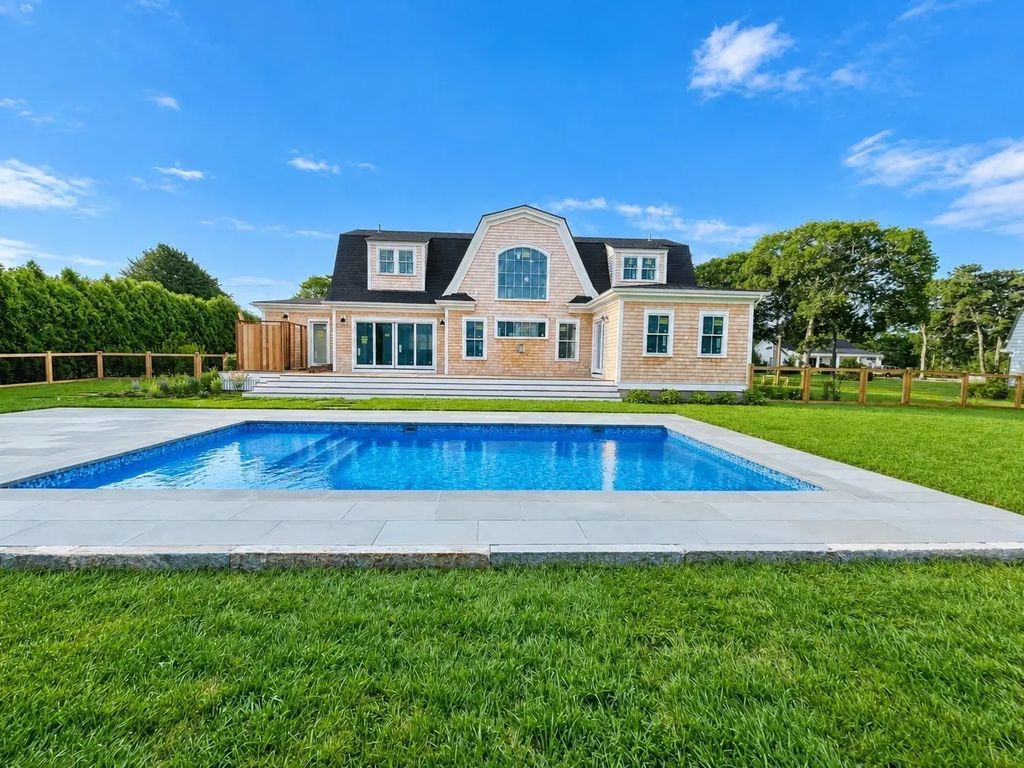9 Marthas Way, Edgartown