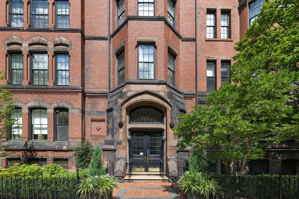 191 Commonwealth Avenue #ph61, Boston