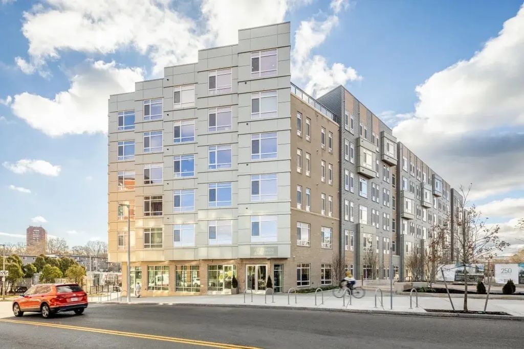 250 Cente #510, Boston