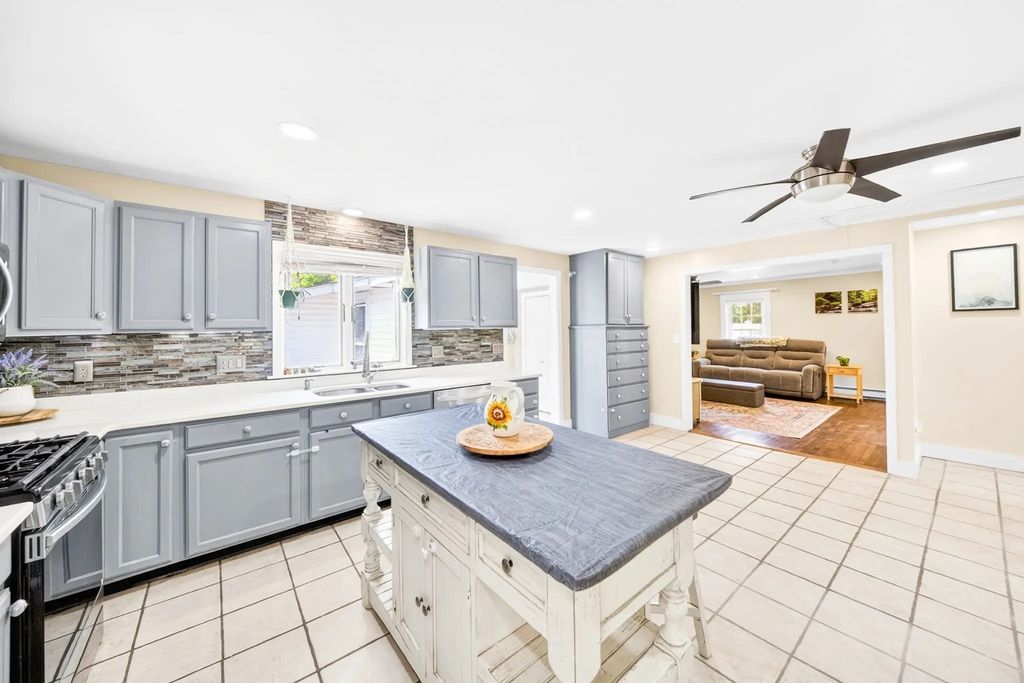84 Fowler Rd, Lowell