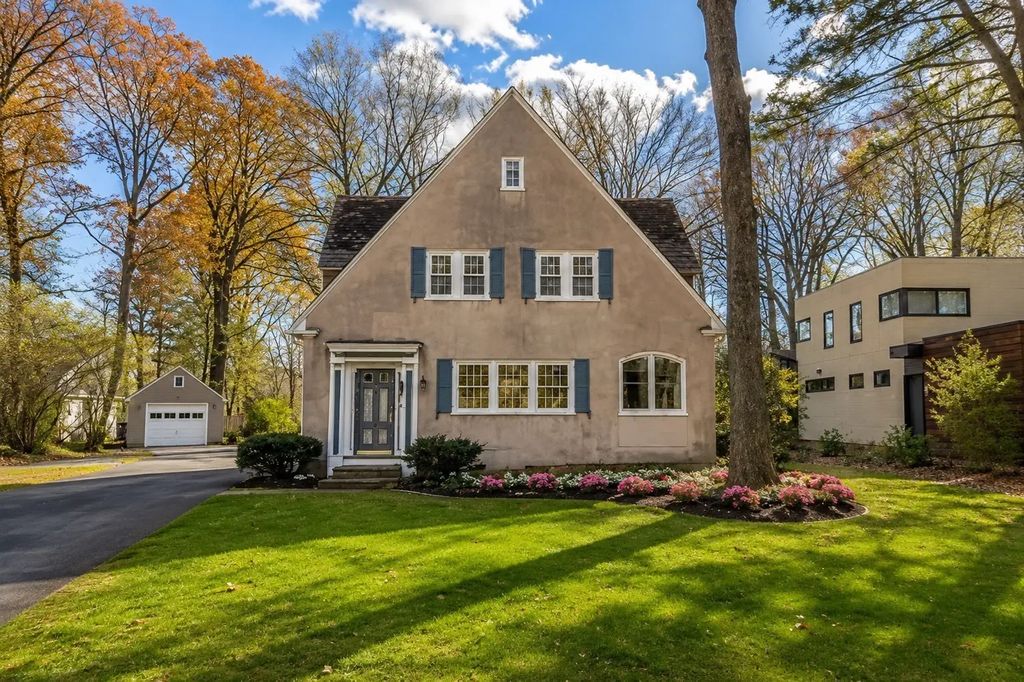 61 Woodlawn Ave, Northampton