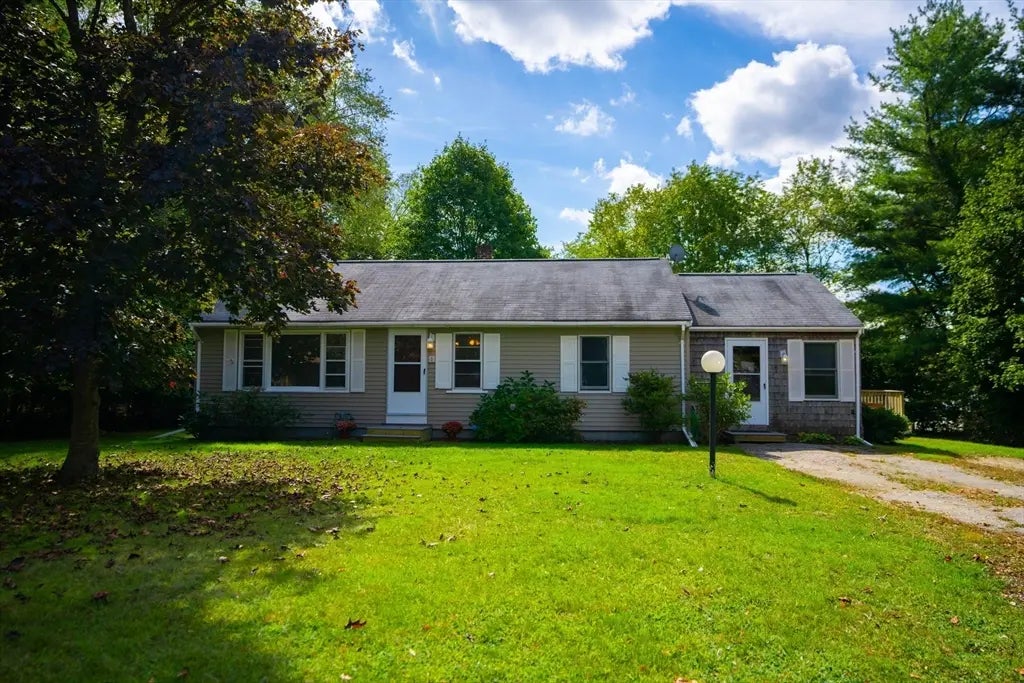 8 Clayton Rd, Middleboro