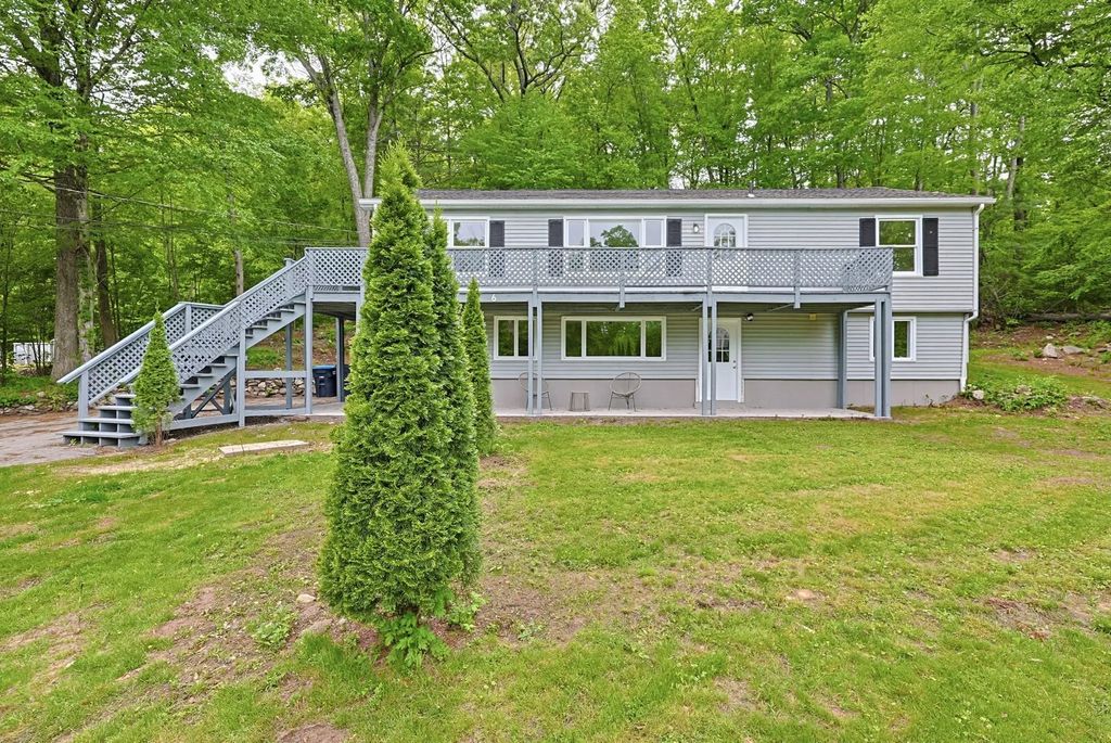 6 Bond Rd, Charlton