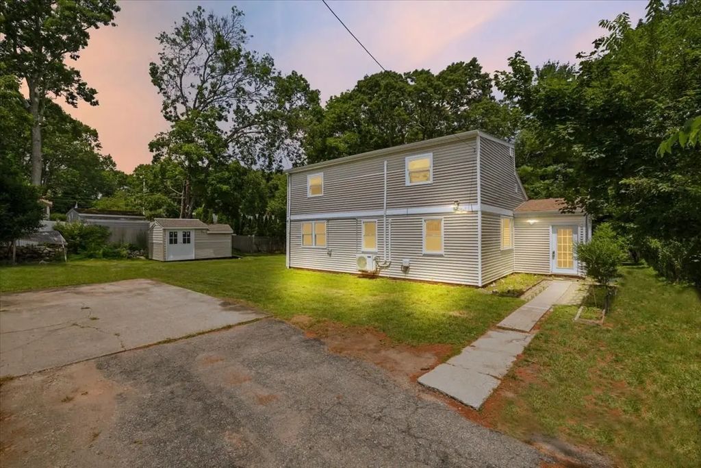 1649 Rodman St, Fall River