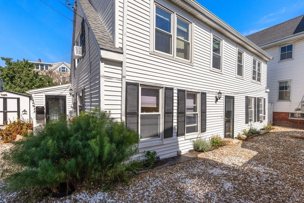 8 Lewis Court, Gloucester