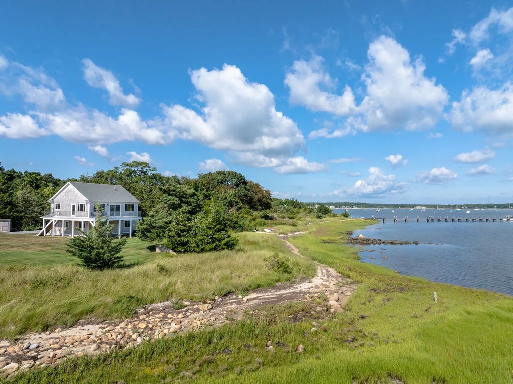 8 Dyar Rd, Mattapoisett