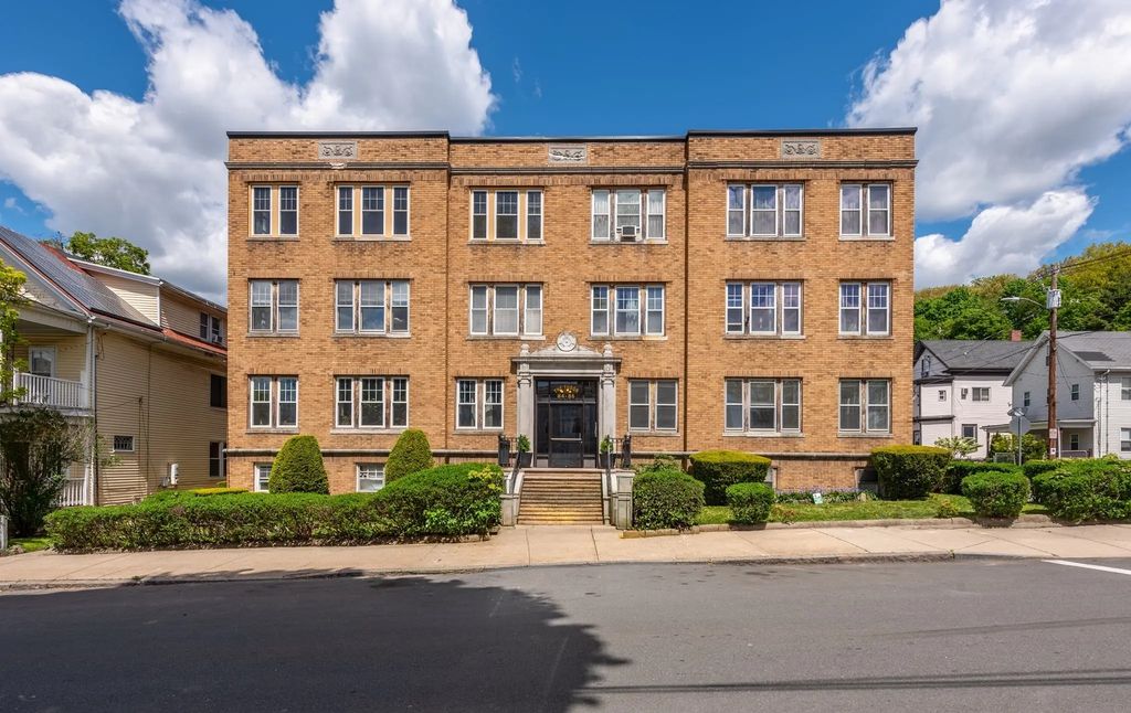 86 Tudor Street #1, Chelsea