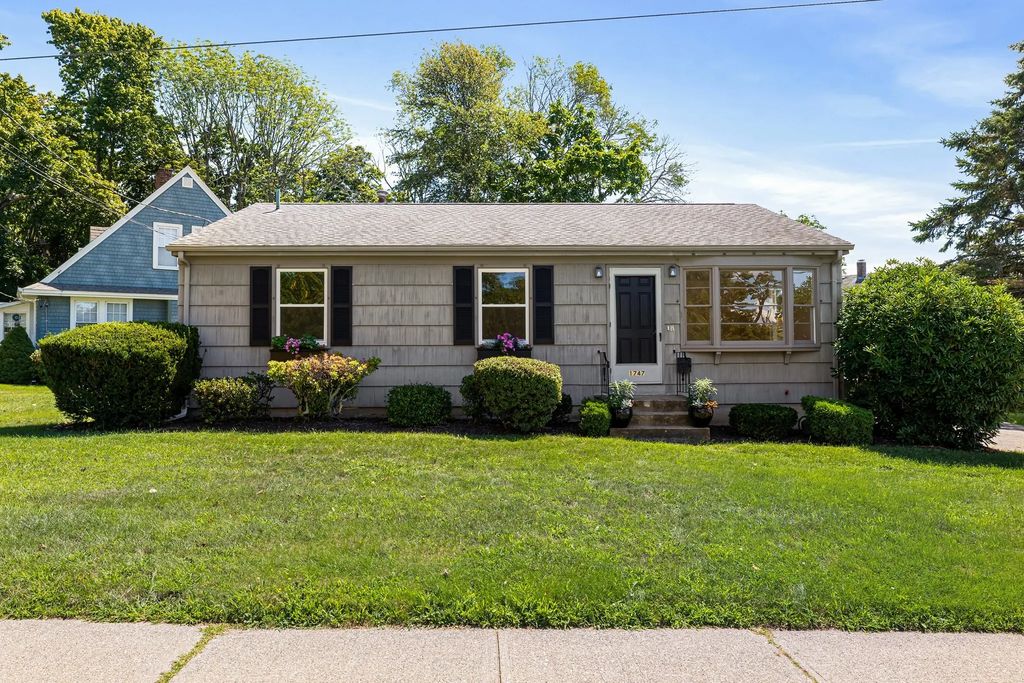 1747 Highland Avenue, Fall River