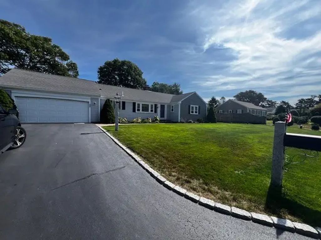 64 Hatch Road, Yarmouth