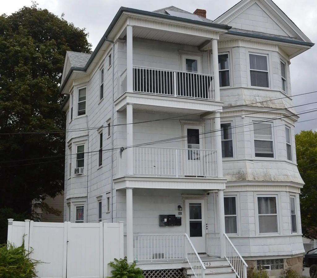 543 Coggeshall St, New Bedford