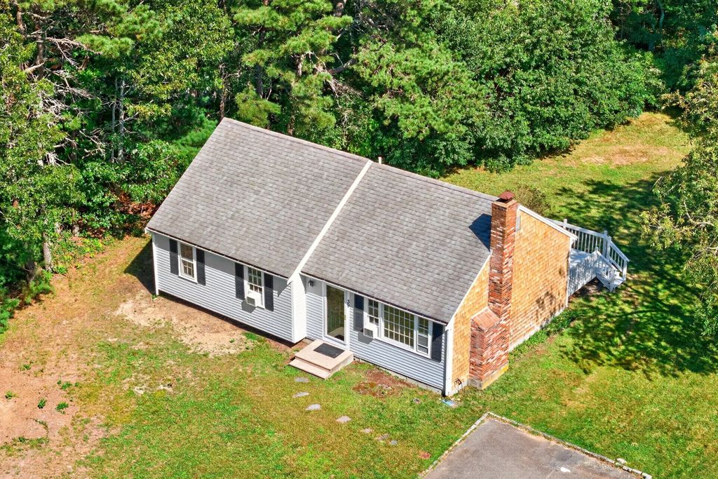 39 Kerrywood Dr, Falmouth