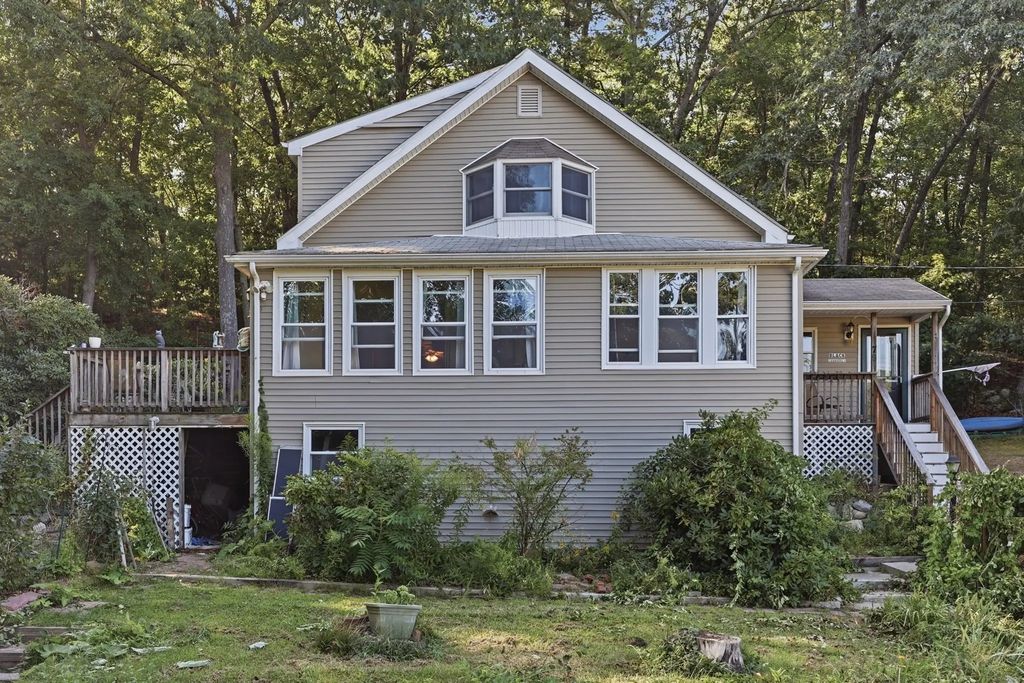 79 Waverly Rd, Woburn
