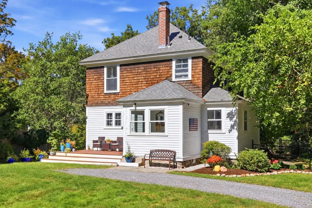 256 Great Road, Stow