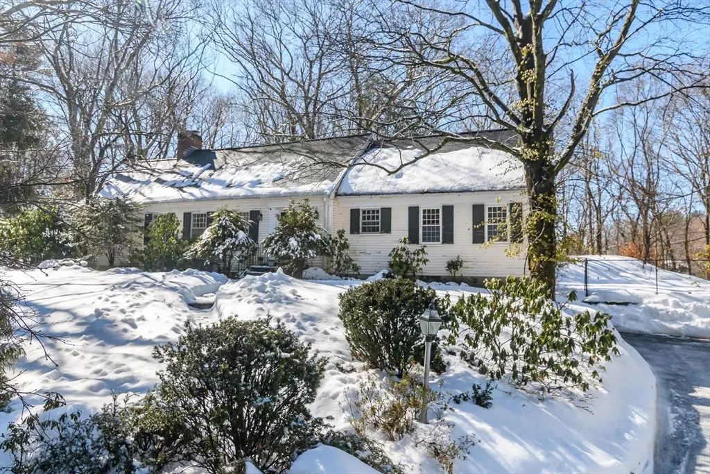 162 Hampshire Rd, Wellesley
