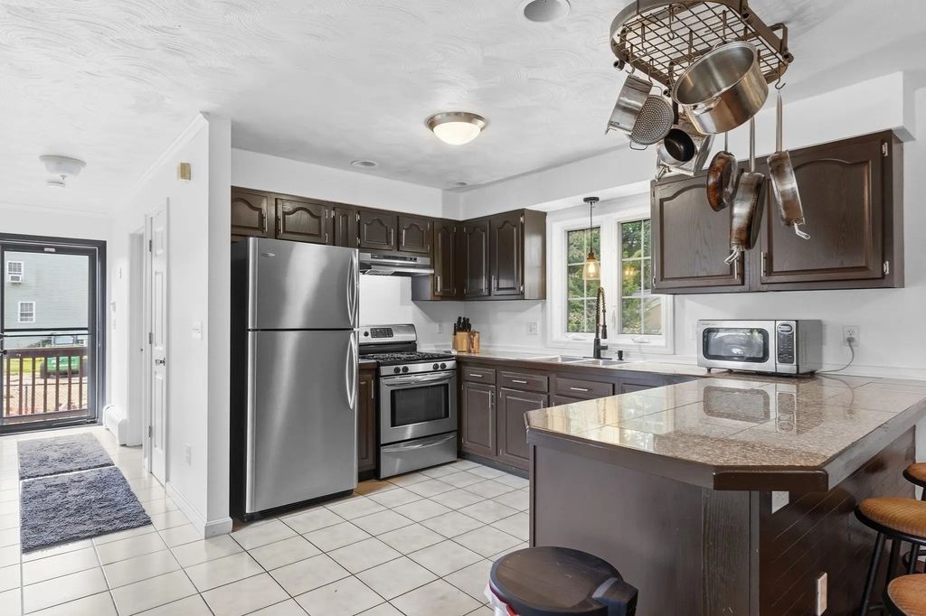 777 New Plainville Rd, New Bedford