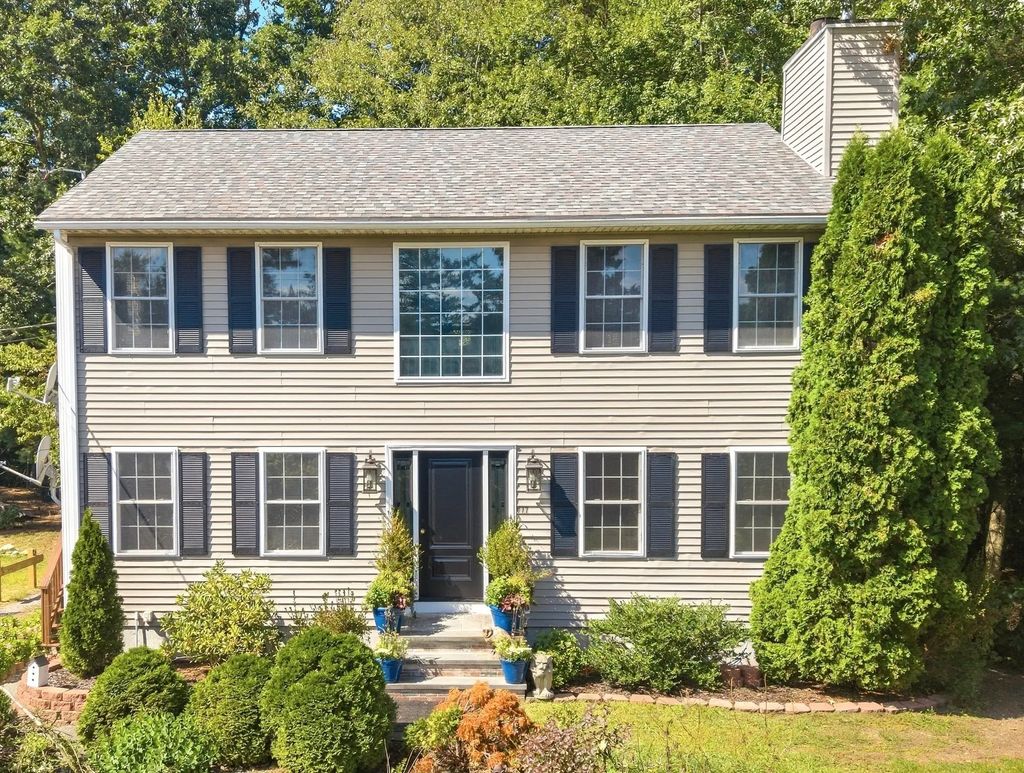 777 New Plainville Rd, New Bedford