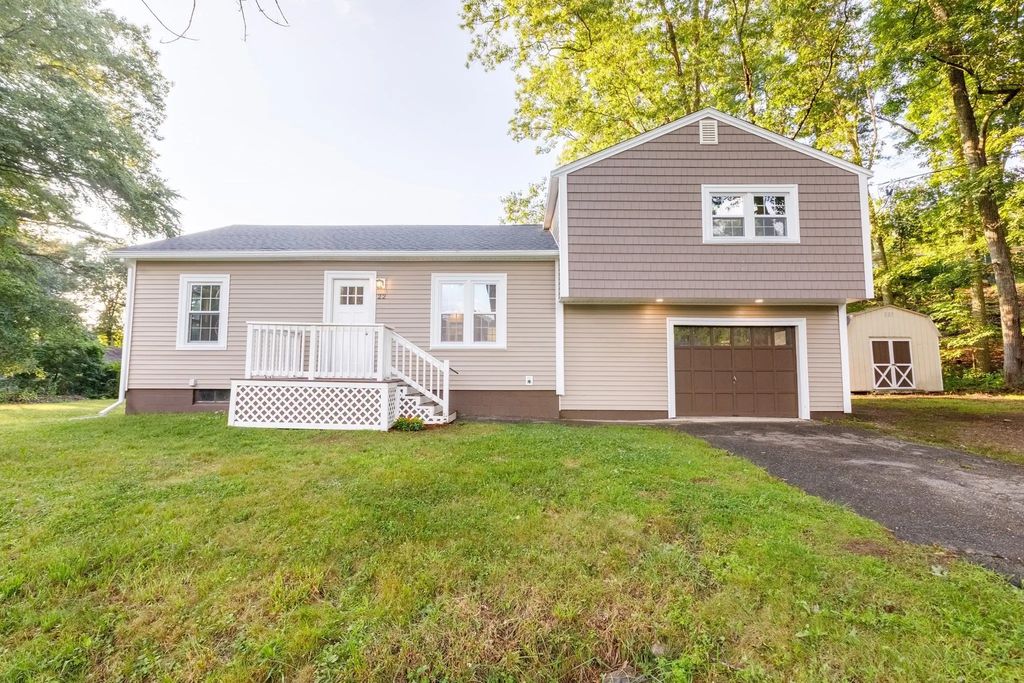 22 Lakeside Ave, Webster