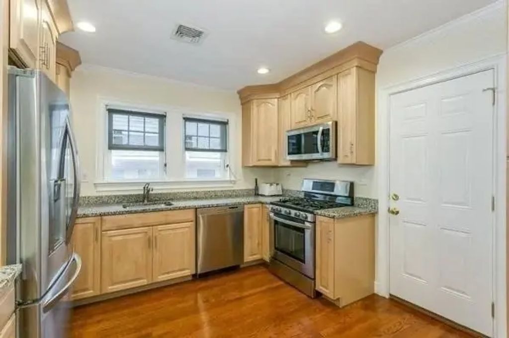 16 Eliot Crescent #1, Brookline