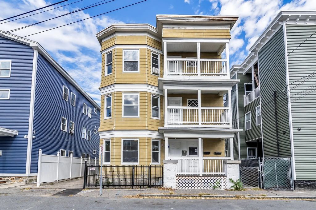 7-9 Champlain Ave, Lawrence