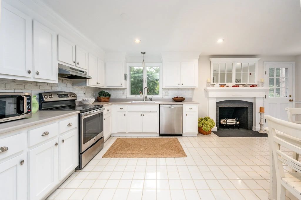 99 Old Post Road, Barnstable