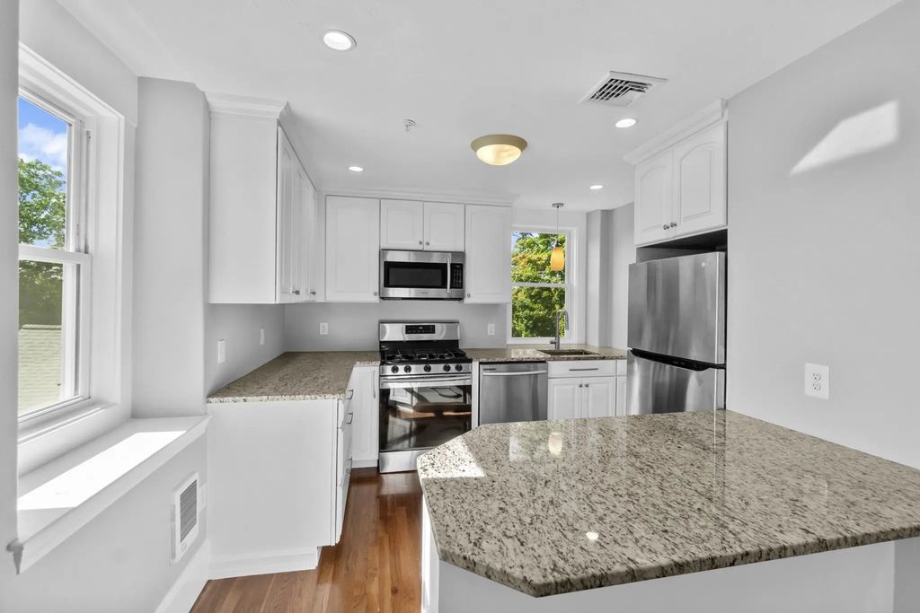 55 Sunnyside #3, Boston