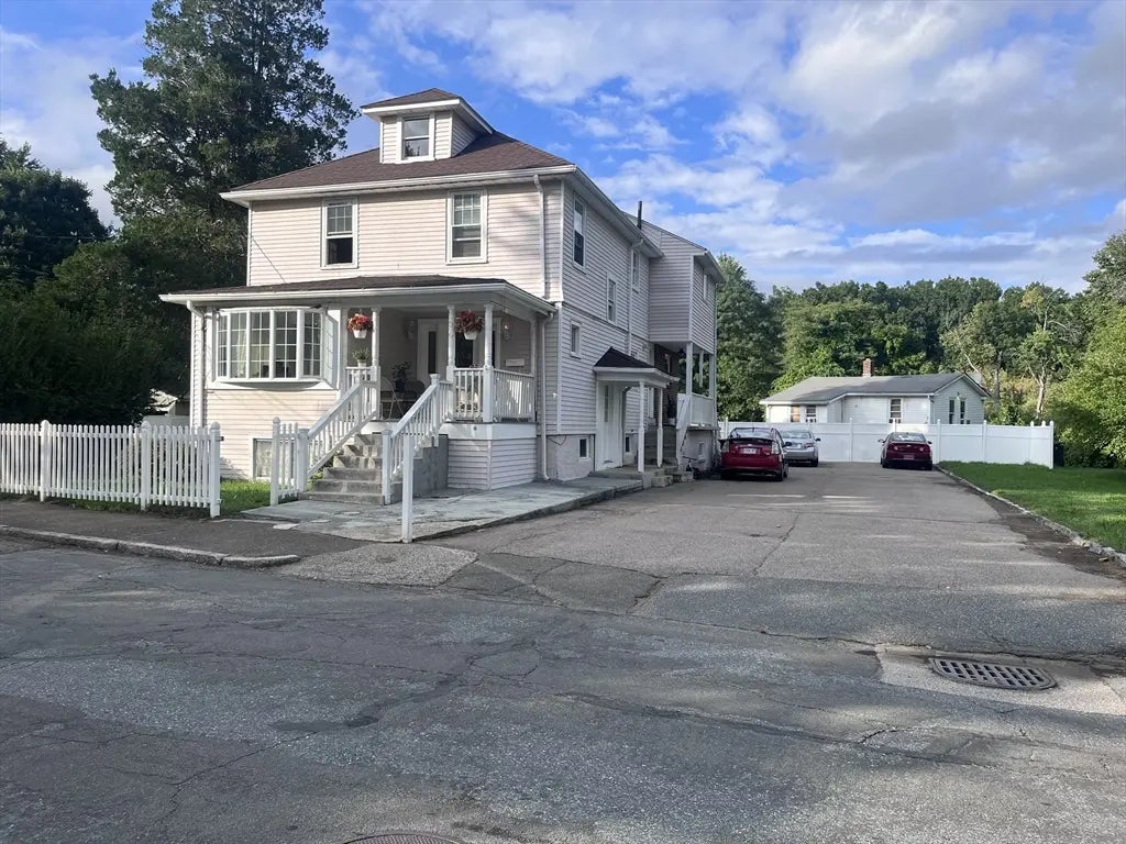 36 Bates Rd, Framingham