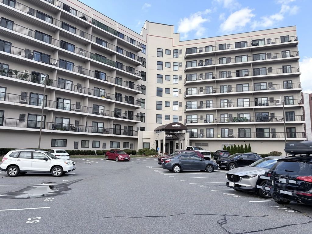 133 Commander Shea Blvd #605, Quincy