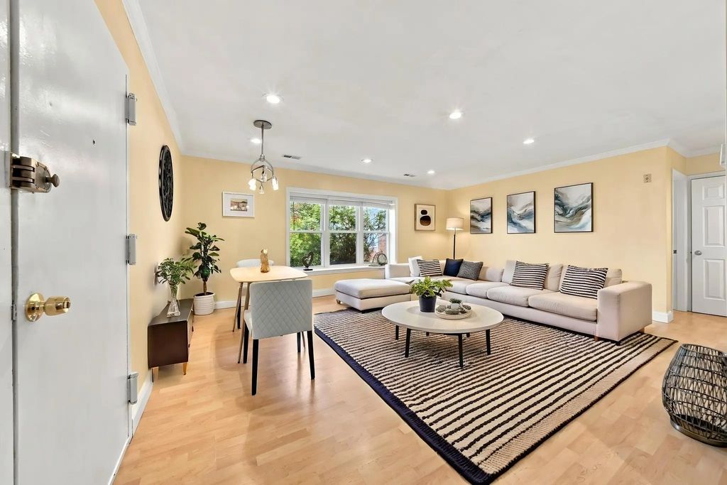 160 Newton St #3, Boston