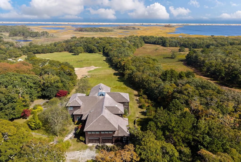 4 Garrett Way, Edgartown