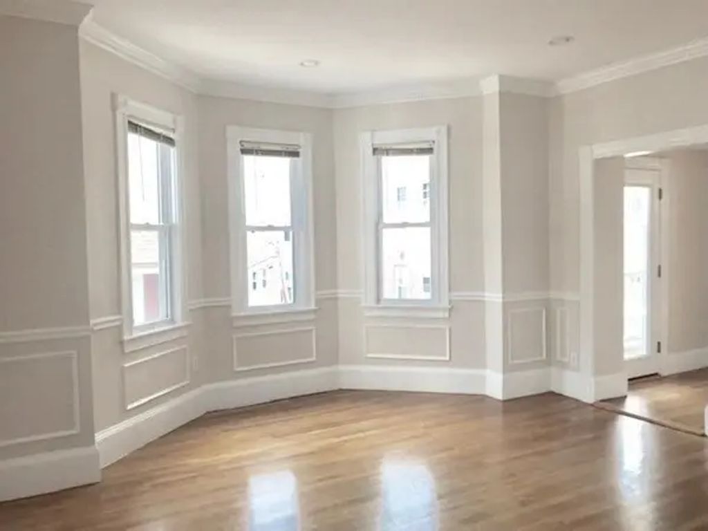 8 White Ave #2, Brookline