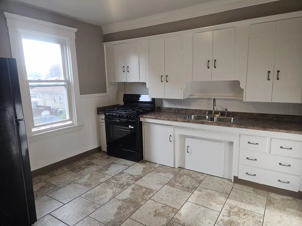 581 Ashley Blvd #3, New Bedford