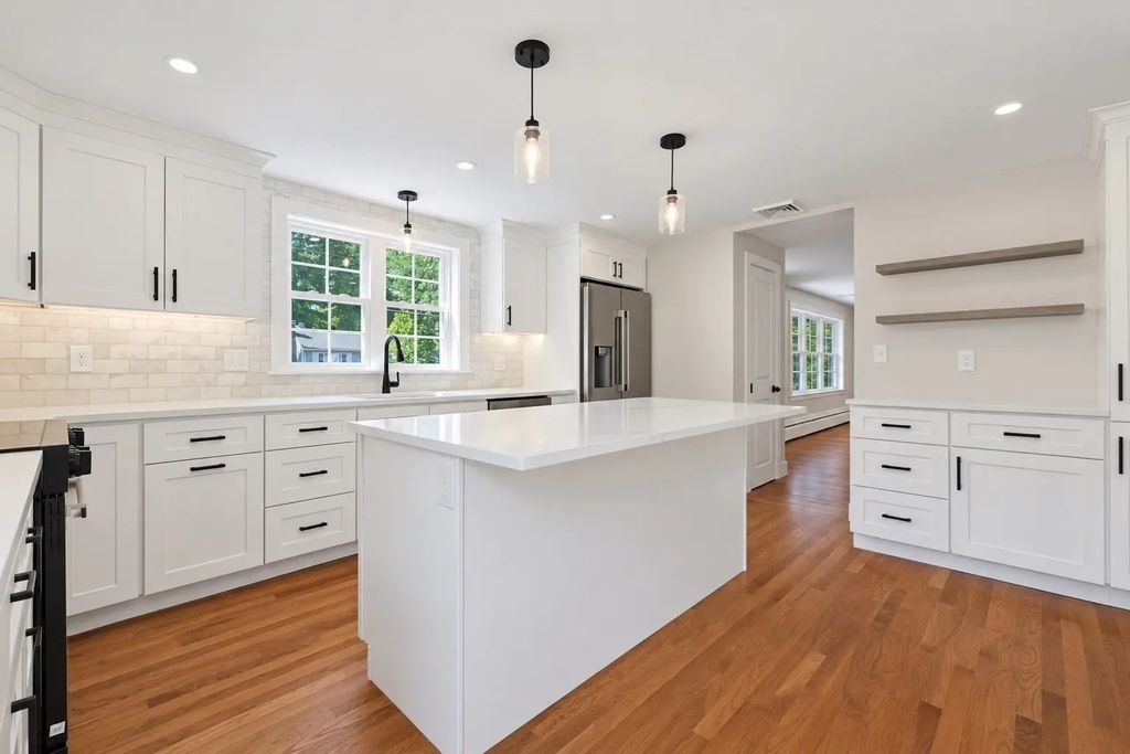 7 Dana Park, Hopedale